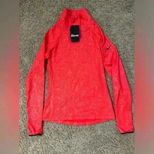 Nike Pro Dri Fit Warm Embossed Heights Vixen Printed Sweatshirt Women’s